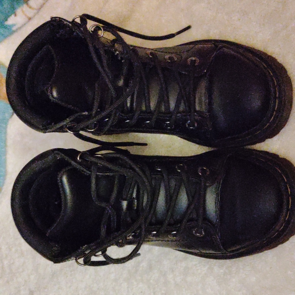 Dr. Martens Mid rise boots